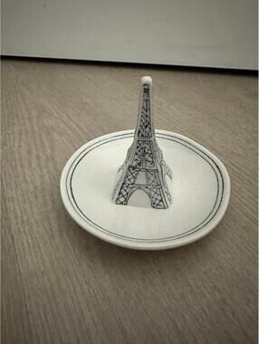 Eiffel Tower Ring Holder from Anthropologie